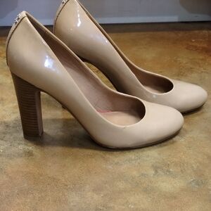 Coach Nude/Tan Women's Patent Leather Pumps With Wood Heels, Size 7.5